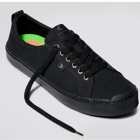 Cariuma All Black Canvas OCA LOW Sneakers/Tennis Shoes. NIB